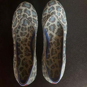 Rothy’s RETIRED Grey spotted leopard flat